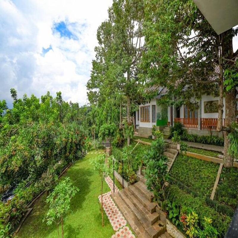 Guest House Gethsemane Salatiga Exteriör bild