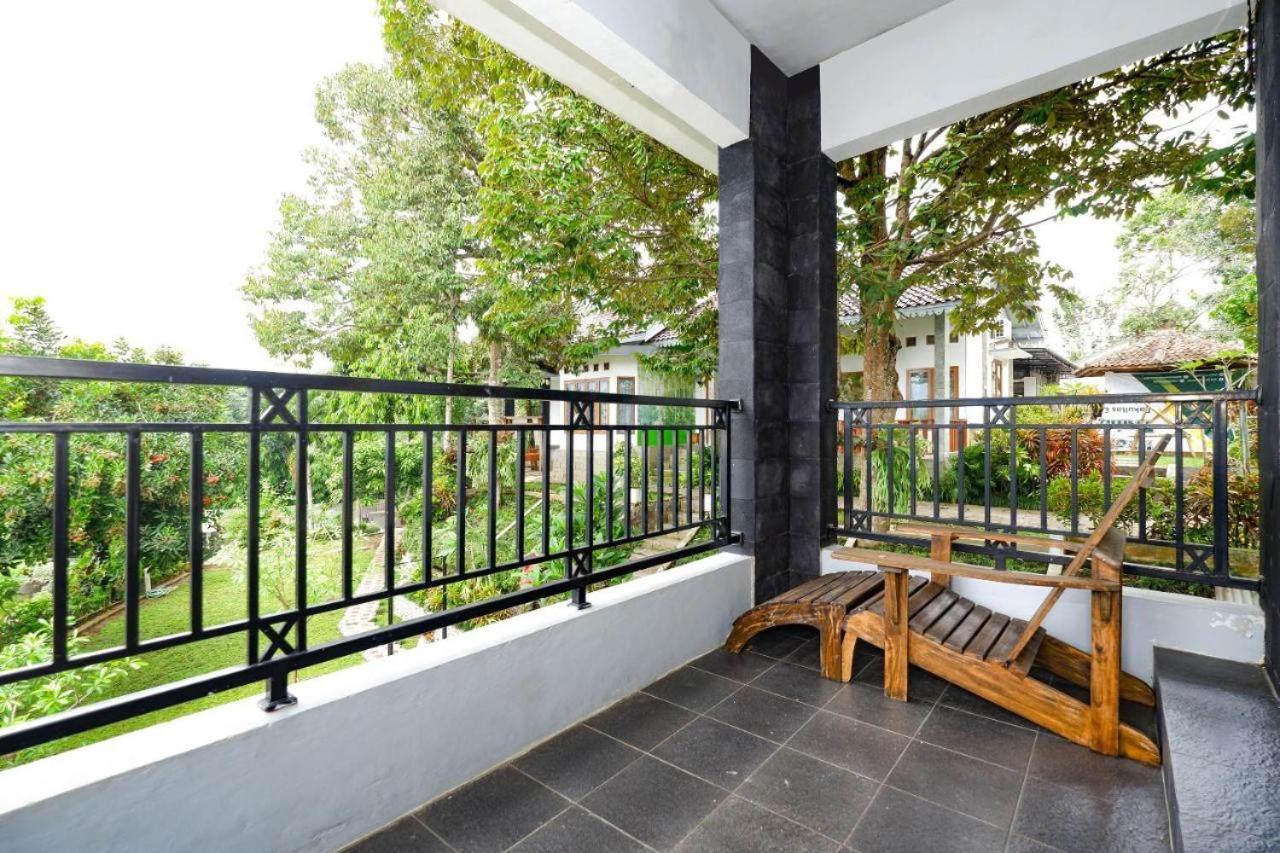 Guest House Gethsemane Salatiga Exteriör bild
