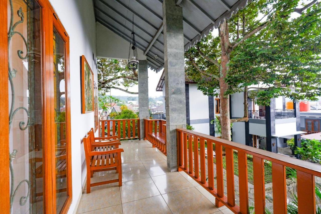 Guest House Gethsemane Salatiga Exteriör bild